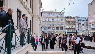 Γιορτή Αποκριάς: Ξεσήκωσαν τη Βέροια, οι Καπεταναίοι του Συλλόγου Βλάχων