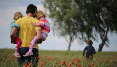  Κυριακή 15  Ιουνίου 2025       Γιορτή του πατέρα          