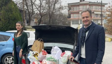 Παράδοση ειδών πρώτης ανάγκης από το 6ο Δημοτικό Σχολείο Βέροιας στο Κοινωνικό Παντοπωλείο Βέροιας