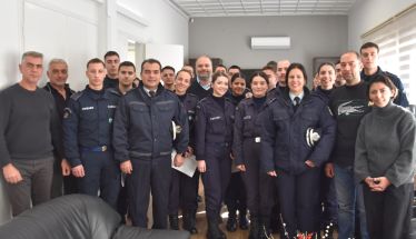 Χριστουγεννιάτικα κάλαντα από τους Δόκιμους της Σχολής Αστυφυλάκων Νάουσας στο Δημαρχείο