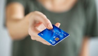 Απαραίτητη η ενεργοποίηση των προπληρωμένων καρτών για πρόσβαση στα επιδόματα και τις παροχές της ΔΥΠΑ