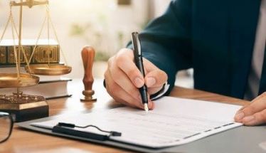 Θεσμοθετούνται δύο είδη κληρονομικών συμβάσεων... Kληρονομικό Δίκαιο: Τι αλλάζει με το νέο νομοσχέδιο, για διαθήκες, αποποιήσεις, σύμφωνο συμβίωσης, νόμιμη μοίρα