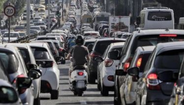 Σε πλήρη εφαρμογή πλέον ο νέος Κώδικας Οδικής Κυκλοφορίας για οχήματα, οδηγούς και συνοδηγούς -Αναλυτικά, τα «τσουχτερά» πρόστιμα για τις πιο συχνές παραβάσεις 