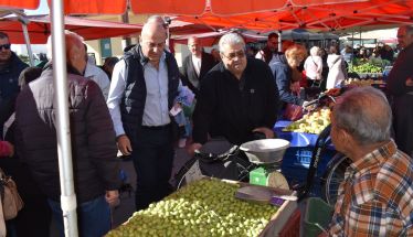 Επίσκεψη του Βουλευτή Βασίλη Κοτίδη στην λαϊκή της Αλεξάνδρειας Ημαθίας