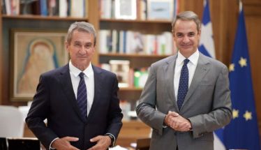 Στη Νέα Δημοκρατία προσχώρησε χθες, ο πρ. υπουργός  του ΠΑΣΟΚ και πρόεδρος των  “Δημοκρατών”, Ανδρέας Λοβέρδος  Χαριλάου Τρικούπη: «Προφανώς, ήρθε η ώρα της εξαργύρωσης»