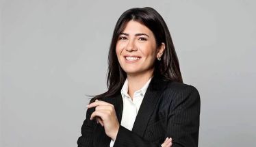 Ανάμεσα σε κρίσεις και γιρλάντες