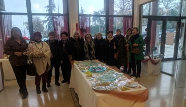 Νάουσα: Χειροποίητα διακοσμητικά  του τμήματος εργοθεραπείας του ΚΑΠΗ, στο Χριστουγεννιάτικο bazzar του Γηροκομείου 