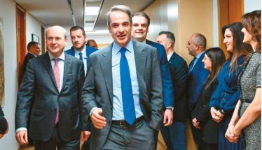 ΔΕΘ: Παροχές και ελαφρύνσεις για μεσαία τάξη, μισθωτούς, συνταξιούχους και οικογένειες ετοιμάζεται να ανακοινώσει η κυβέρνηση  -«‘Όχι» στην επαναφορά του 13ου μισθού
