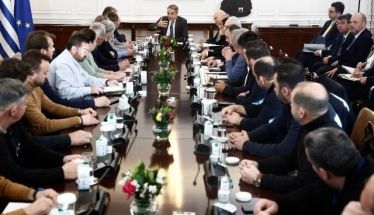Με μία Επιτροπή η συνάντηση στο Μαξίμου - Μητσοτάκης: Τις εξελίξεις τις διαμορφώνουν οι παρόντες, είμαστε εδώ να δούμε τι περιθώρια βελτίωσης υπάρχουν -Δεν προσήλθε η Πανελλαδική των Μπλόκων και συνεχίζει τις κινητοποιήσεις – Ευρεία σύσκεψη σήμερα στην Κα