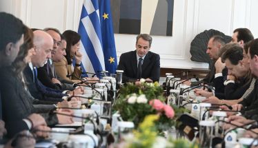 Επέκταση δικαιώματος της επιστολικής ψήφου Μητσοτάκης για Εθνικές εκλογές 2027: Δημιουργία Τριεδρικής Περιφέρειας Απόδημου Ελληνισμού – Επανέρχονται στις 12 οι έδρες Επικρατείας και παραμένει στο 3% το όριο εισόδου στη Βουλή