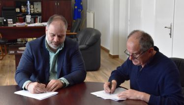 Υπογραφή σύμβασης για την ανάδειξη και βελτίωση του δικτύου μονοπατιών του Δήμου Νάουσας