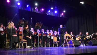 Πετυχημένη η μουσικοθεατρική εκδήλωση «Απ’ το 1821 στο σήμερα» στο Δημοτικό Θέατρο Νάουσας