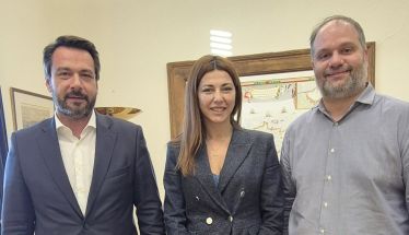 Για την ίδρυση Καλλιτεχνικού Σχολείου στην Νάουσα - Ενίσχυση των σχολικών υποδομών Μπαρτζώκας και Κουτσογιάννης στην Υπουργό Παιδείας.