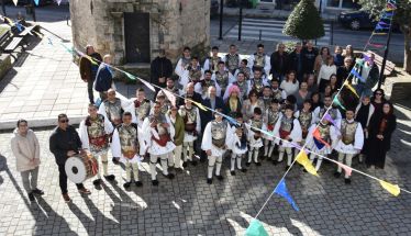 Οι «Γενίτσαροι και Μπούλες» στο Δημαρχείο Νάουσας χωρίς τον «πρόσωπο», σύμφωνα με την παράδοση