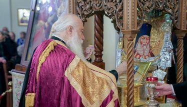 Μεγάλη προσέλευση πιστών στην Παναγία Δοβρά για τον Άγιο Λουκά και τα Ιερά Λείψανα των Τριών Ιεραρχών