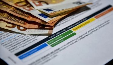 Στα 3,2 δισ. εκτοξεύτηκαν οι απλήρωτοι λογαριασμοί ρεύματος  σε σχέση με προηγούμενες χρονιές -Αιτίες, η ακρίβεια και η μετακίνηση καταναλωτών από πάροχο σε πάροχο