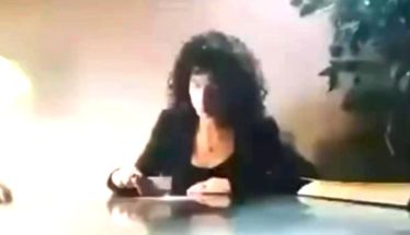 Υποψήφιος στις δικηγορικές εκλογές έκανε εκλογικό σποτ με γυναίκα να κάνει χρήση κοκαΐνης -  Παραιτήθηκε μετά τον σάλο