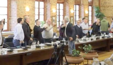 Δημοτικό Συμβούλιο Βέροιας: Πιάστηκαν στα χέρια για τον Βιολογικό