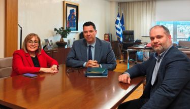 Στο επίκεντρο σημαντικά αναπτυξιακά ζητήματα του Δήμου Νάουσας     Συνάντηση του Δημάρχου Ηρωικής Πόλεως Νάουσας Νίκου Κουτσογιάννη με τον Υφυπουργό Παρά τω Πρωθυπουργώ Θανάση Κοντογεώργη