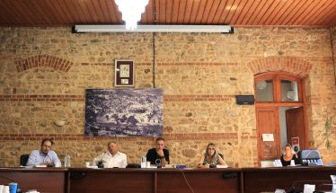 ΟΜΟΦΩΝΙΑ ΣΤΟ ΔΗΜΟΤΙΚΟ ΣΥΜΒΟΥΛΙΟ ΒΕΡΟΙΑΣ Το όνομα του Θάνου Μικρούτσικου θα δοθεί στον Χώρο Τεχνών, για την καθοριστική συμβολή του στην ανέγερση και λειτουργία του κτιρίου