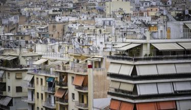 Νέο πακέτο για την  αντιμετώπιση της στεγαστικής κρίσης Κίνητρα για επενδυτές και ιδιοκτήτες, αξιοποίηση  δημόσιας ακίνητης περιουσίας, φρένο στο airbnb, υψηλές επιδοτήσεις για ανακαίνιση κλειστών σπιτιών -Δάνεια σε ελβετικό φράγκο: Μετατροπή σε ευρώ  και