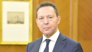 ΕΚΘΕΣΗ ΤΟΥ ΔΙΟΙΚΗΤΗ ΓΙΑ ΤΟ ΕΤΟΣ 2025 AΠΟ ΤΗΝ ΚΡΙΣΗ ΣΤΗΝ ΑΝΘΕΚΤΙΚΟΤΗΤΑ: Η ΕΛΛΗΝΙΚΗ ΟΙΚΟΝΟΜΙΑ ΣΕ ΣΥΝΘΗΚΕΣ  ΑΥΞΗΜΕΝΗΣ ΔΙΕΘΝΟΥΣ ΑΒΕΒΑΙΟΤΗΤΑΣ ΚΑΙ ΑΛΛΕΠΑΛΛΗΛΩΝ ΔΙΑΤΑΡΑΧΩΝ  Ομιλία του Διοικητή της Τράπεζας της Ελλάδος Γιάννη Στουρνάρα στη Γενική Συνέλευση των Με