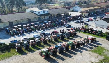 Με δυναμικές αγροτικές κινητοποιήσεις, με τρακτέρ και κλείσιμο δρόμων, μπήκε ο Δεκέμβριος – Κινητοποιήσεις και στην Ημαθία  -Οι αγρότες δηλώνουν αποφασισμένοι να «κατασκηνώσουν»  στους δρόμους μέχρι να δικαιωθεί ο αγώνας τους