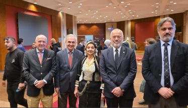 Η ΒΙΒΛΙΟΘΗΚΗ ΤΗΣ ΑΛΕΞΑΝΔΡΕΙΑΣ  ΥΠΟΔΕΧΘΗΚΕ ΤΟΥΣ ΑΛΕΞΑΝΔΡΟΥΣ ΤΟΥ ΒΑΡΛΑΜΗ  ΜΕ ΕΝΘΟΥΣΙΑΣΜΟ ΚΑΙ ΣΥΓΚΙΝΗΣΗ