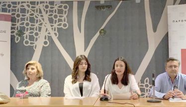 Γεμάτη η «Ελιά» στην παρουσίαση του βιβλίου της Λένας Μαντά «Το μωρό της σοφίτας» -Από τον «Έρασμο» και το βιβλιοπωλείο «Επίκαιρο»