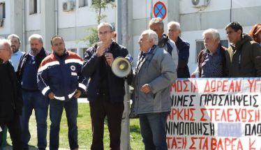 Προσλήψεις, μονιμοποιήσεις, στελέχωση του ΕΚΑΒ, δημόσια δωρεάν Υγεία, μεταξύ των αιτημάτων στη συγκέντρωση διαμαρτυρίας των Υγειονομικών
