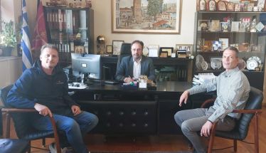 Υπογράφηκε η σύμβαση για προμήθεια, εγκατάσταση και θέση  σε λειτουργία, 12 φωτοβολταϊκών  σταθμών, σε στέγες  σχολείων του Δήμου Βέροιας συνολικής ισχύος 129,60 kW 