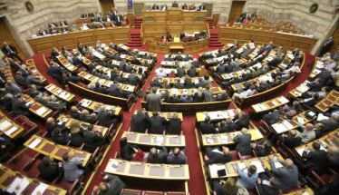 Προσέξτε τον «λύκο» που αλλάζει τρίχα για να τρυπώσει στην Βουλή!