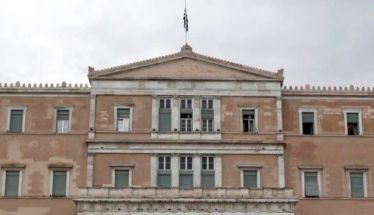 «Κόφτης» σε όσους υπερβαίνουν τον χρόνο τους στη Βουλή