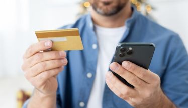 Διευκρίνιση της ΑΑΔΕ για το «χαρτζιλίκι» των γονιών στα παιδιά τους