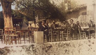 ΜεΜιαΜατια  Στο «μπαλκόνι» του παλιού καφενείου Ζάππειο
