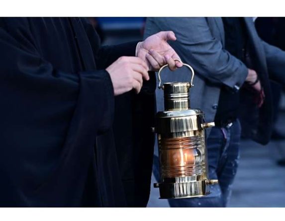 Στις 9.00 το βράδυ του Μ. Σαββάτου το Άγιο Φως στο αεροδρόμιο Μακεδονία