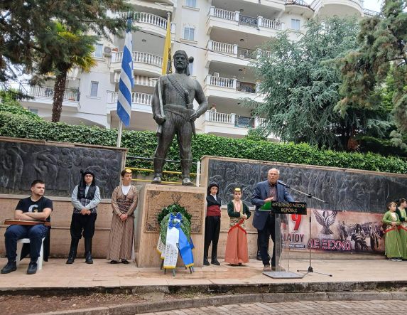 Πραγματοποιήθηκε το μνημόσυνο υπέρ αναπαύσεως των ψυχών των αδικοχαμένων  προγόνων μας, στον ιερό ναό Αγίας Παρασκευής  από την Εύξεινο Λέσχη ΒέροιαςΒεροίας.    