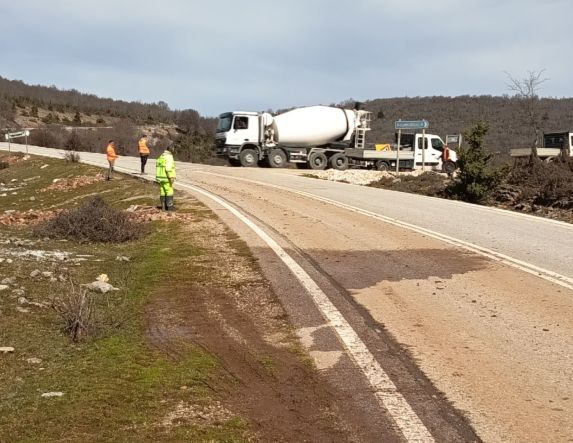 Ηλιακά φωτιστικά στον οδικό άξονα Βέροια -Σέλι