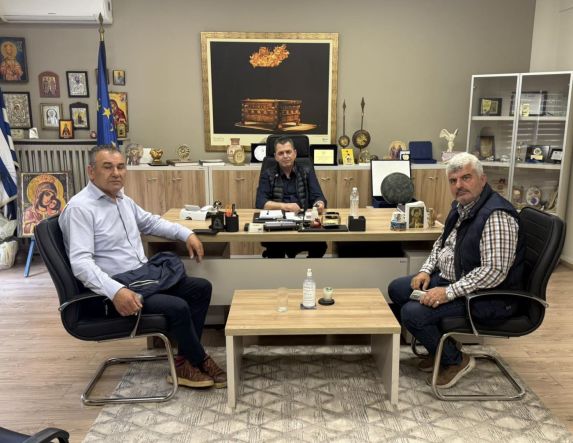 Συνάντηση του Αγροτικού Συλλόγου Γεωργών Βέροιας με τον  αντιπεριφερειάρχη και δήμαρχο Βέροιας για τα παραμορφωμένα ροδάκινα  