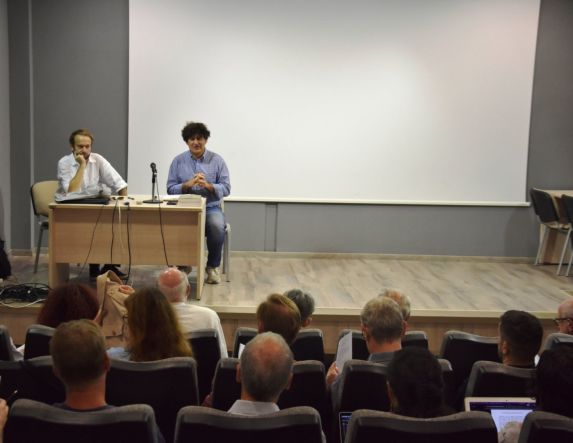 Ξεκίνησε στη Νάουσα η 15η Επιστημονική Συνάντηση της Academia Platonica Septima Monasteriensis     Με θέμα  «Περί φύσεως και θεωρίας, και του Ενός του αρχαίου φιλοσόφου Πλωτίνου»