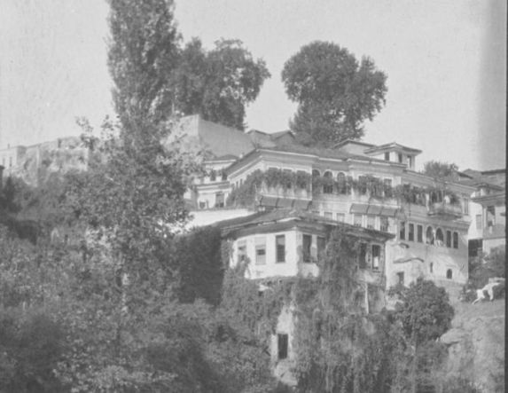 ΜεΜιαΜατια Το διατηρητέο πλέον αρχοντικό Μπέκα
