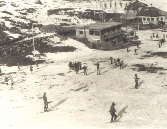 ΜεΜιαΜατια Το χιόνι απλώνεται πλατύ και φωτεινό πάνω στις πλαγιές του Σελίου...