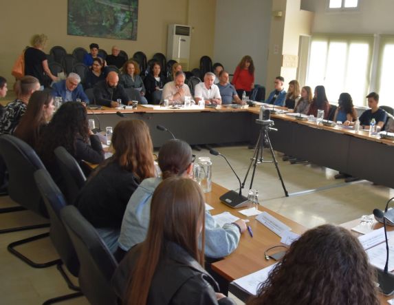 Με επιτυχία πραγματοποιήθηκε το 1ο Δημοτικό Συμβούλιο Εφήβων Δήμου Ηρωικής Πόλεως Νάουσας