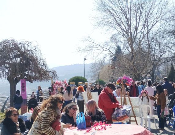 Η Βέροια καλωσόρισε την  Άνοιξη και τις «Ανθισμένες Ροδακινιές», στο πάρκο των Αγίων Αναργύρων