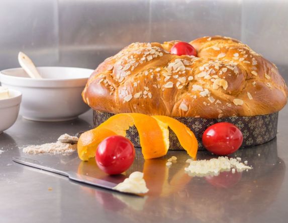 Πριν το Πάσχα με παραδοσιακό τσουρέκι και μετά, με συγκέντρωση διαμαρτυρίας στο Υπουργείο Οικονομικών, οι αρτοποιοί