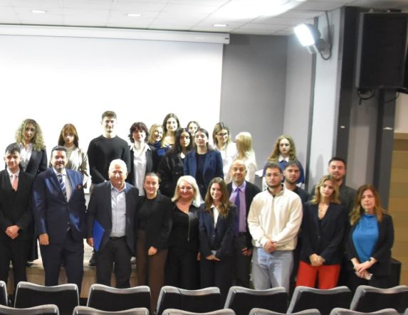 Με ιδιαίτερη επιτυχία  συνεχίζεται το 2ο Vermio Forum, το χειμερινό σχολείο Διεθνούς Πολιτικής