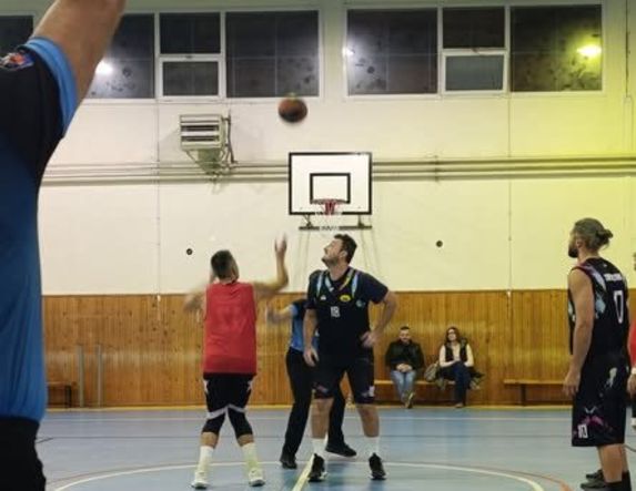 Με πολυπληθής παρουσία κόσμου συνεχίστηκε  η 3η Αγωνιστική του 2ου Εργασιακού τουρνουά μπάσκετ  που διεξάγεται στο κλειστό γήπεδο του 2ου Γυμνασίου Βέροιας