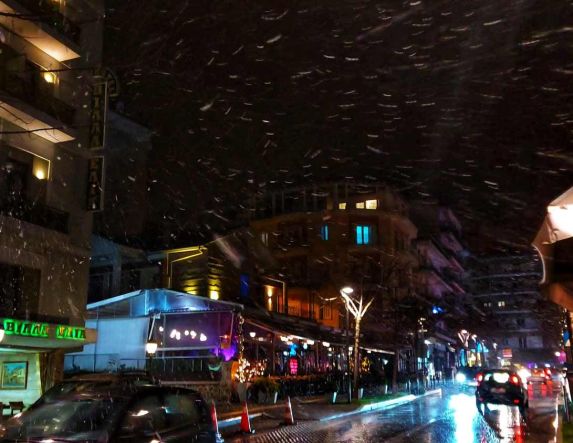 Φωτογραφίες και βίντεο από την σύντομη επίσκεψη του χιονιού στη Βέροια