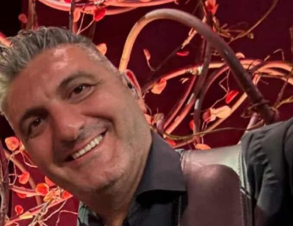 Ο βεροιώτης μπασίστας Κώστας Στιλπνόπουλος στο Τσαντίρι του Λαζόπουλου