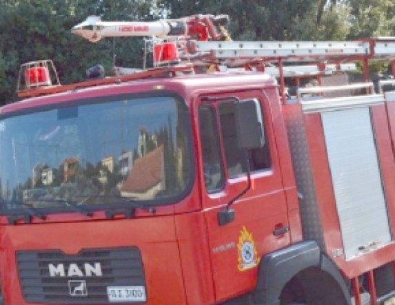 Έκλεισε το βράδυ της Πέμπτης ο δρόμος για Θεσσαλονίκη και στα 2 ρεύματα λόγω φωτιάς